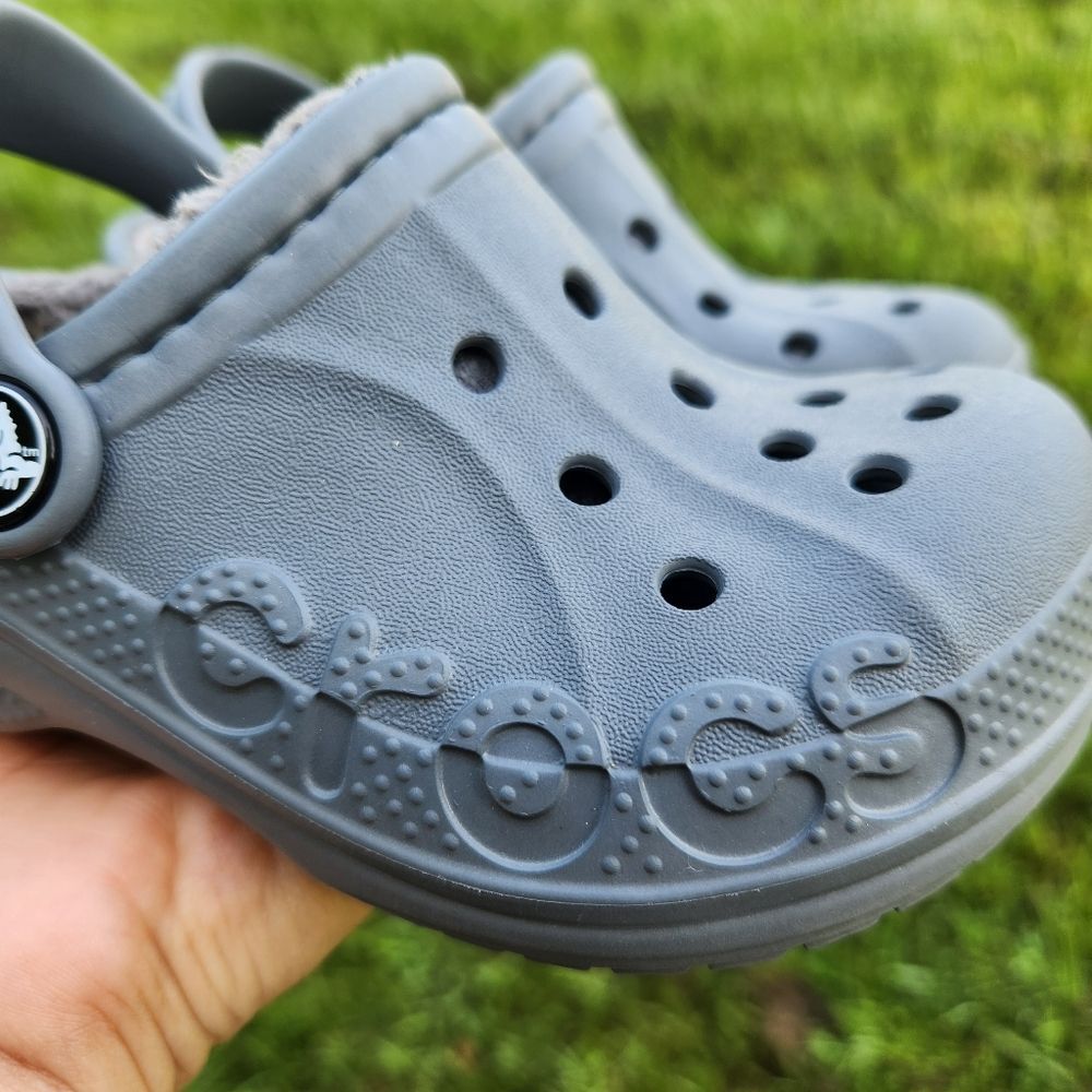 Crocs Kids Classic Baya Gray Fuzzy Lined Lightweight Cozy Comfort Clog Size C10 - Picture 2 of 15